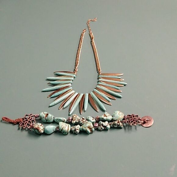 Faux Turquoise and Gold Tone Metal Necklace with Chunky Bracelet Southwestern - Picture 4 of 6